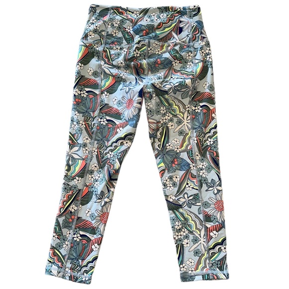 Victoria’s Secret Sport Knockout Capri Legging - Picture 2 of 7